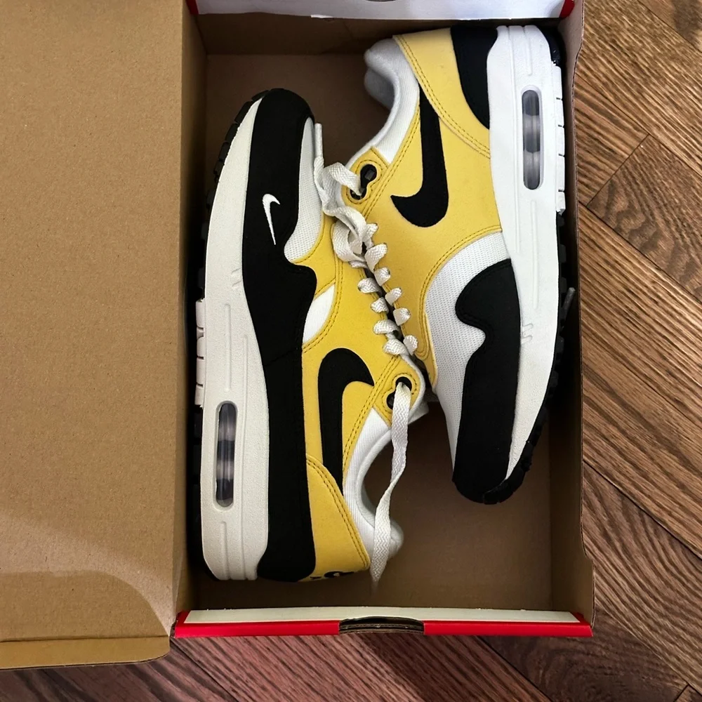 Nike Air Max 1 '87 Saturn Gold Black sneakers